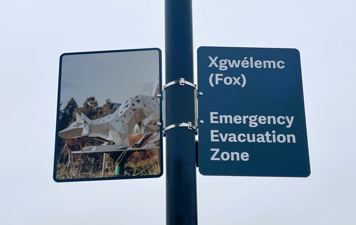 Xgwélemc (Fox) Emergency Evacuation Zone sign